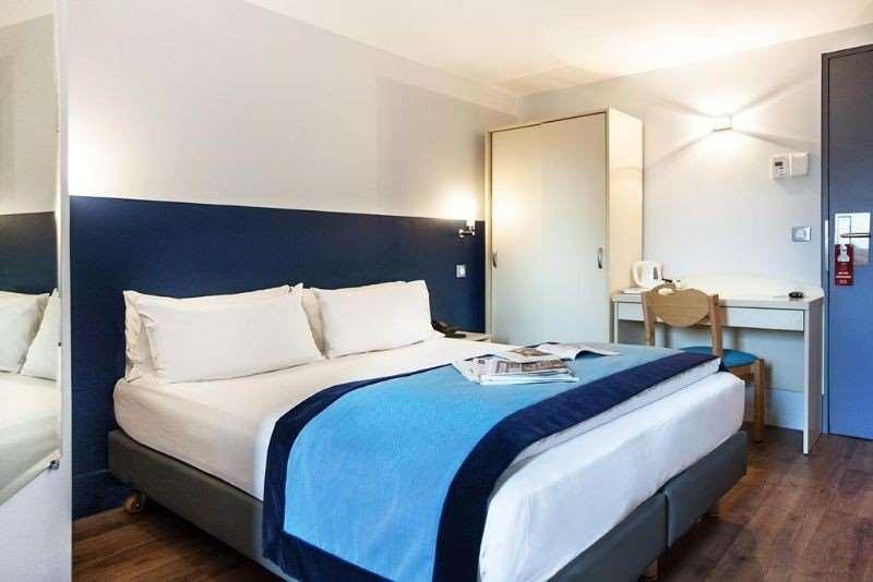 Hotel L'Amandier Nanterre Zimmer foto
