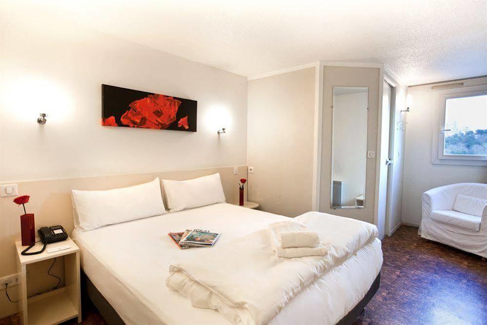 Hotel L'Amandier Nanterre Exterior foto